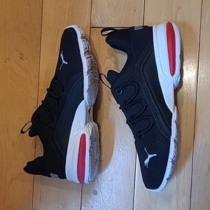 Unisex childrens Puma Axelion sneakers